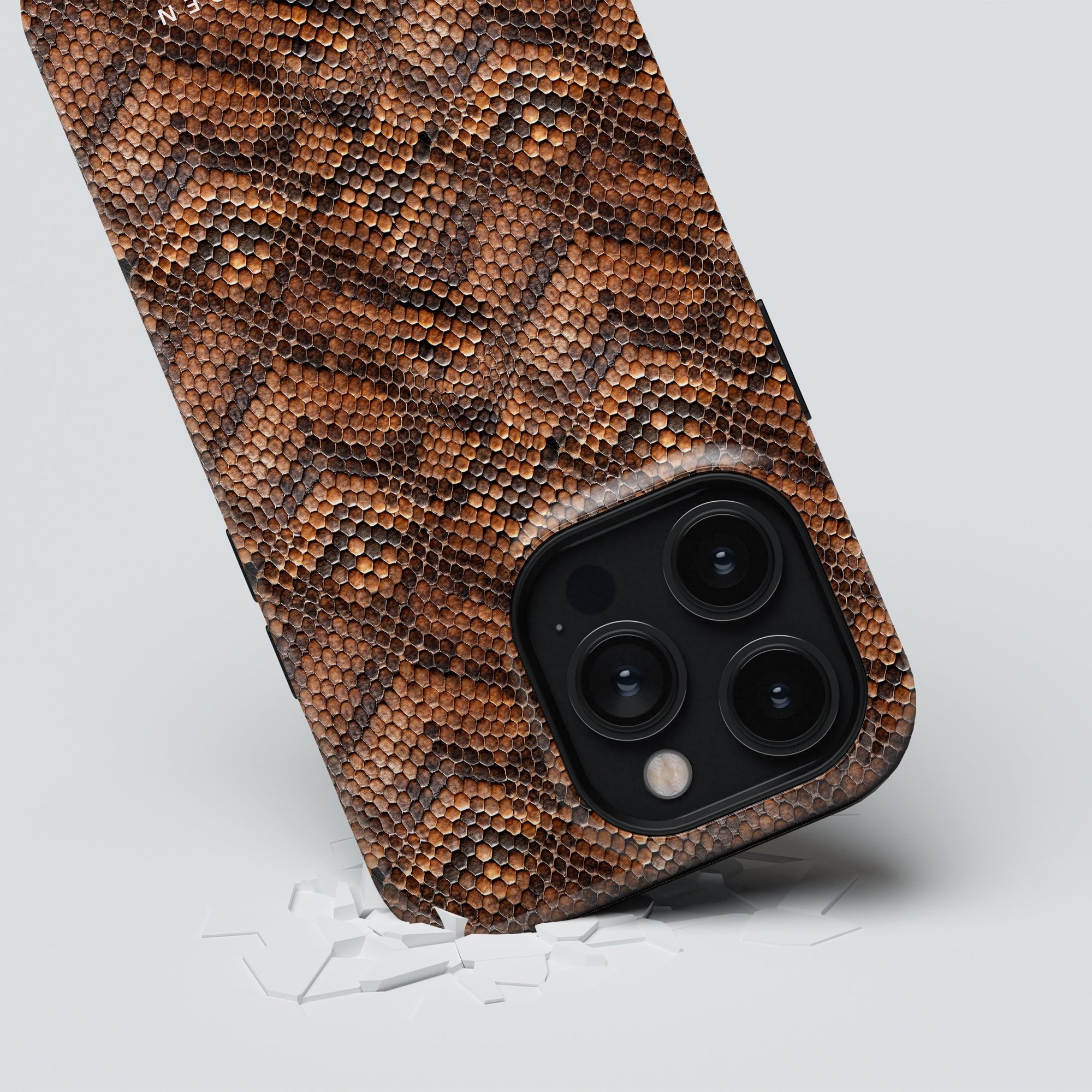 Python - Magsafe Tough Case - Roar Sweden