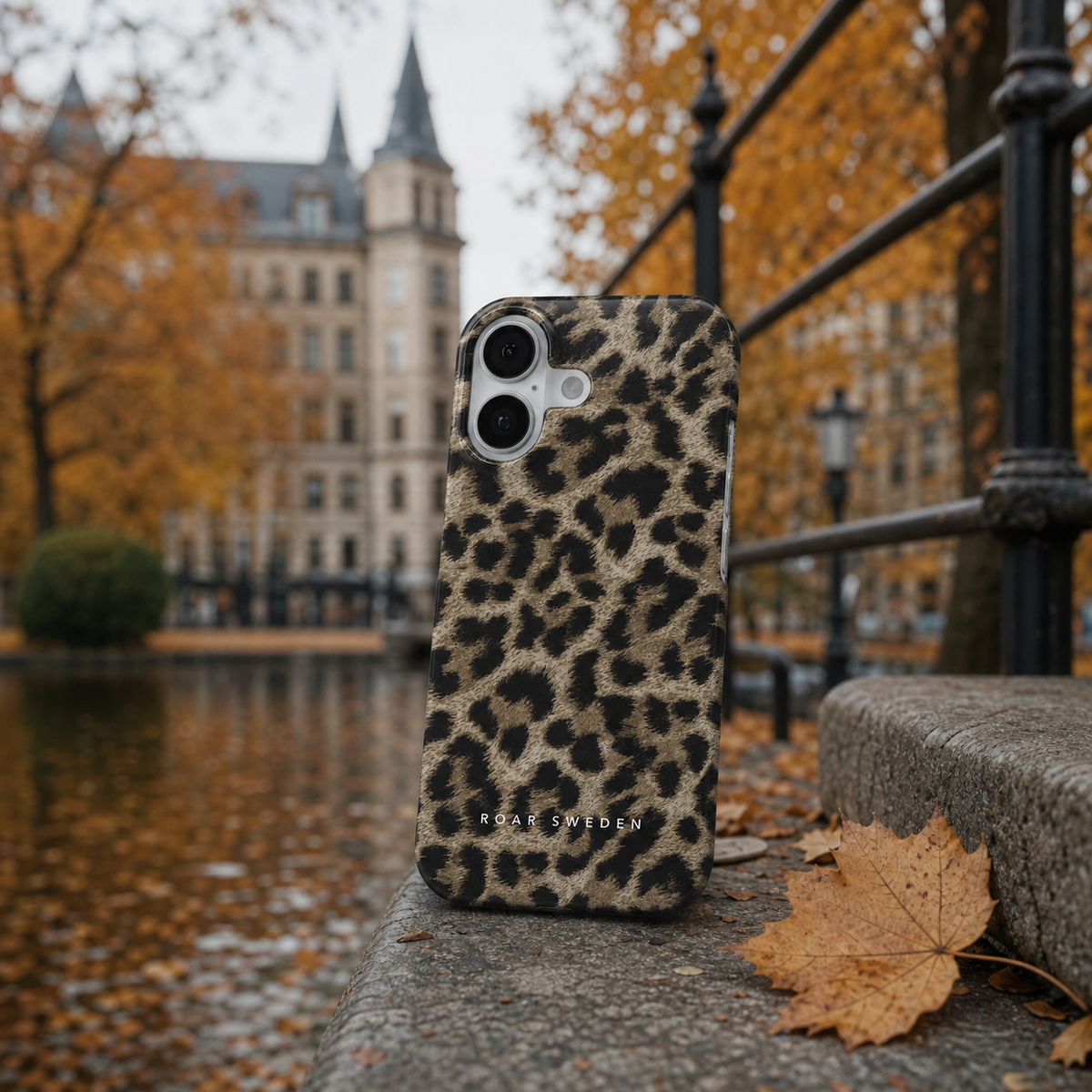 Leopard, vinrött eller neutralt – så matchar du mobilskalet med höstgarderoben