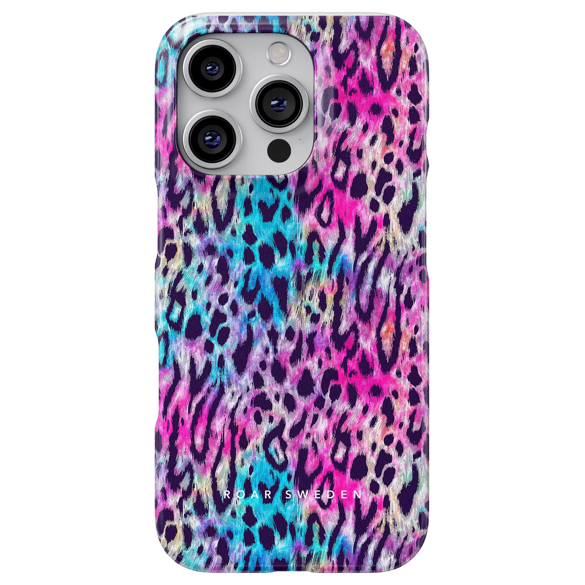 "Vibrant Fur - Slim case" har en färgglad leoparddesign med rosa, lila, blå och svarta mönster och är tillverkad av hållbart material. Varumärket "Rika Sverige" är tryckt längst ner.