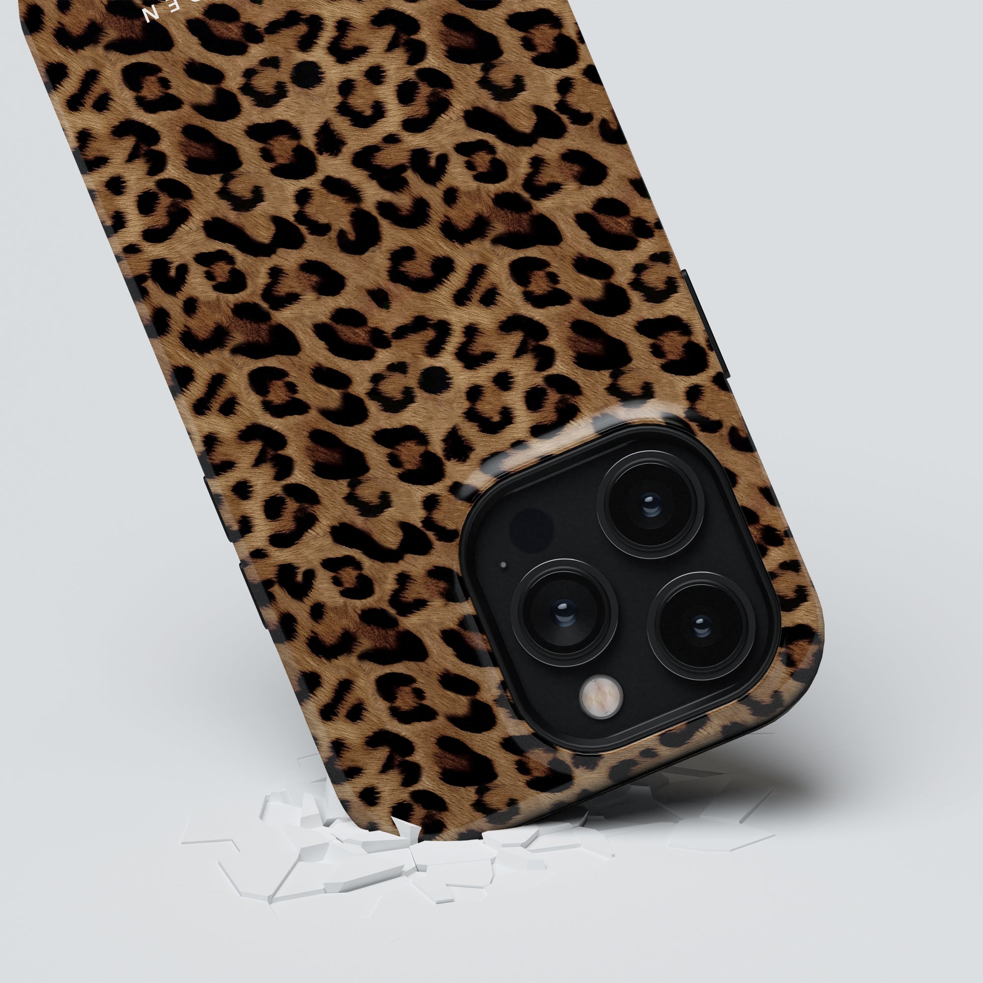 Catty Leopard - Magsafe Tough Case - Roar Sweden