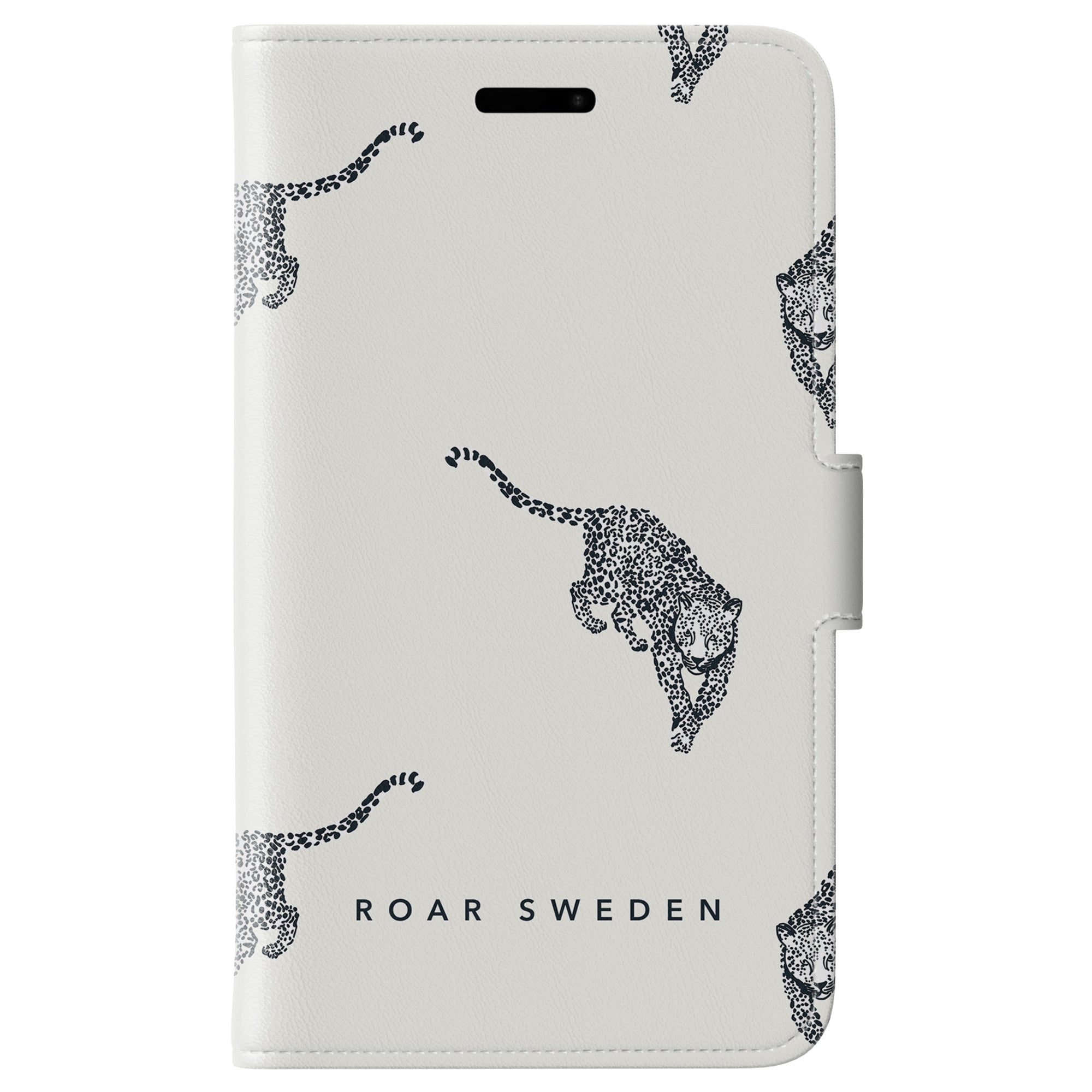 Kitty Deluxe - Plånboksfodral i vitt läder med svarta leopardillustrationer och texten "ROAR SWEDEN" längst ner, komplett med en magnetisk stängning för säker stängning.