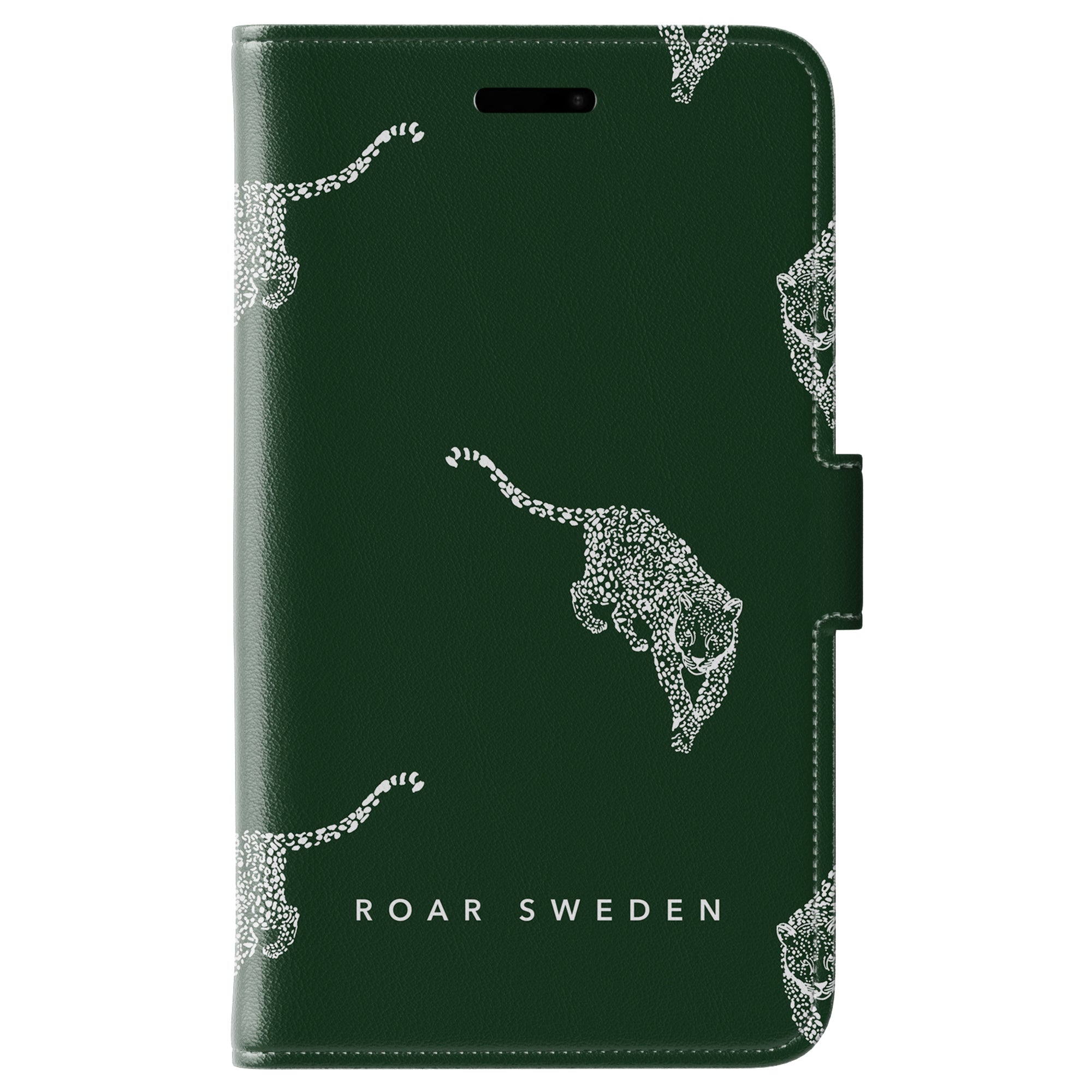 Kitty Emerald plånboksfodral i grönt, prydd med ett djärvt vitt leopardmönster och orden "Roar Sweden" elegant präglad i botten.