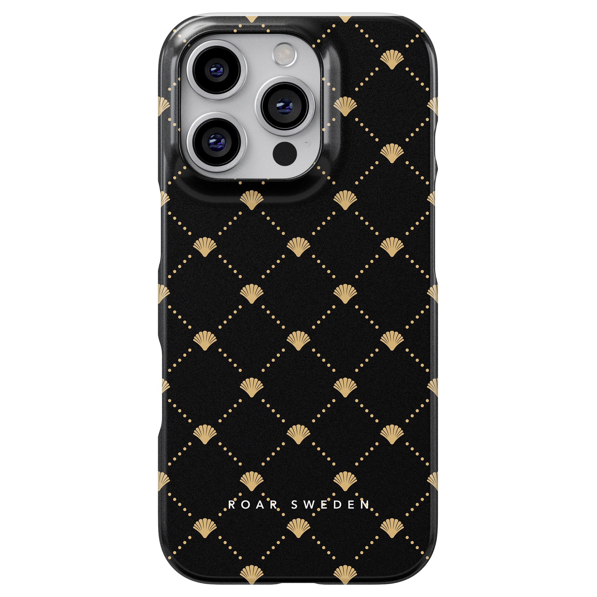 En smartphone med Luxe Shells Black - Slim fodral visar upp ett guld-diamantmönster tillsammans med "Roar Sweden"-text längst ner, och är en del av Ocean Collection.