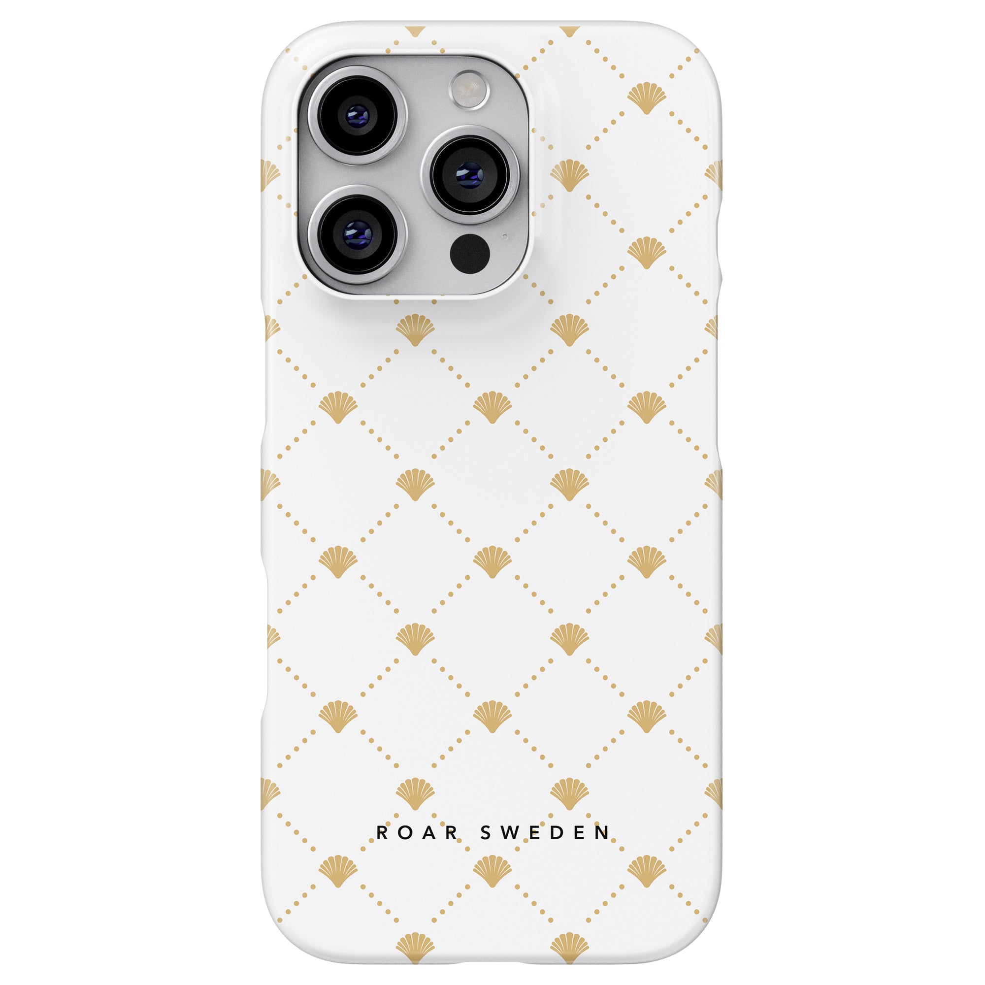 Vi presenterar Luxe Shells White - Slim fodral från "Roar Sweden," med en elegant vit design med ett guld geometriskt mönster av prickar och solfjäderformer, en del av Ocean Collection. Detta eleganta telefonfodral är verkligen en utmärkande pjäs.