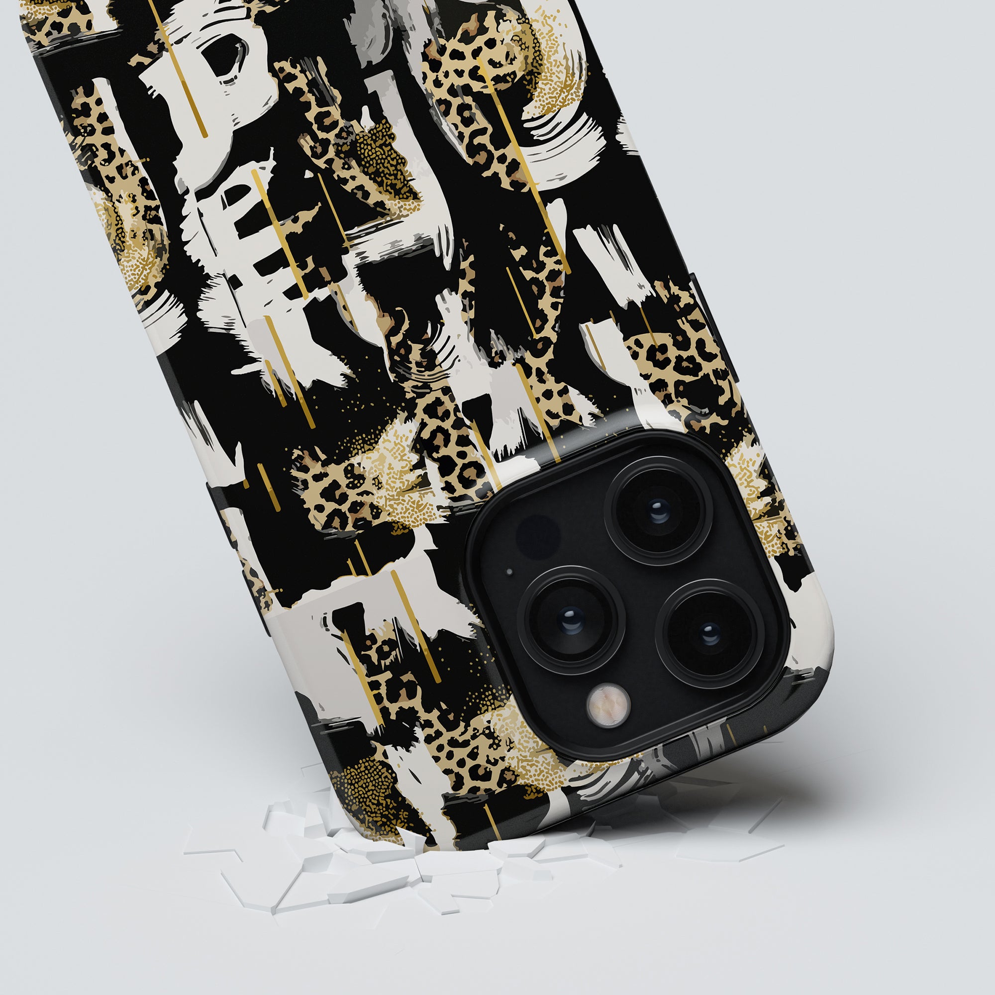 A Skate Leo - Tough Case with a unique animal print featuring giraffes and leopardmönstret, focused on its triple-lens camera breaking through a glass surface.