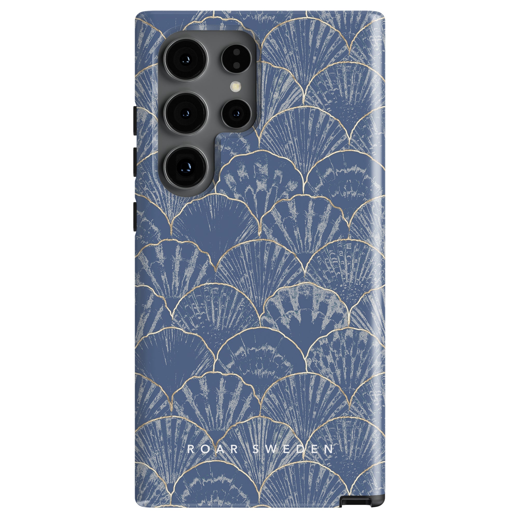 A smartphone with multiple rear cameras is encased in a turkos och guldiga snäckskal pattern case. The Seashell - Tough Case has "ROAR SWEDEN" printed at the bottom.