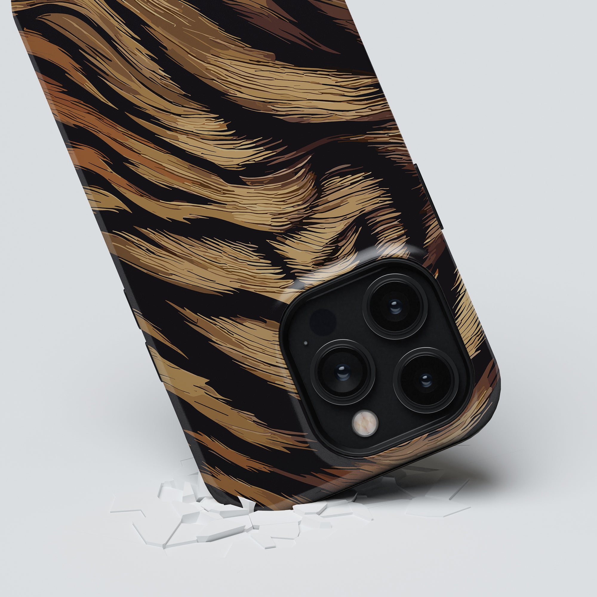 Skydda din telefon med stil med Tiger Fur - Tough Case. Detta fodral, tillverkat av högkvalitativa material, visar upp sin vilda och majestätiska skönhet samtidigt som det ger hållbarhet och skydd för din telefon.