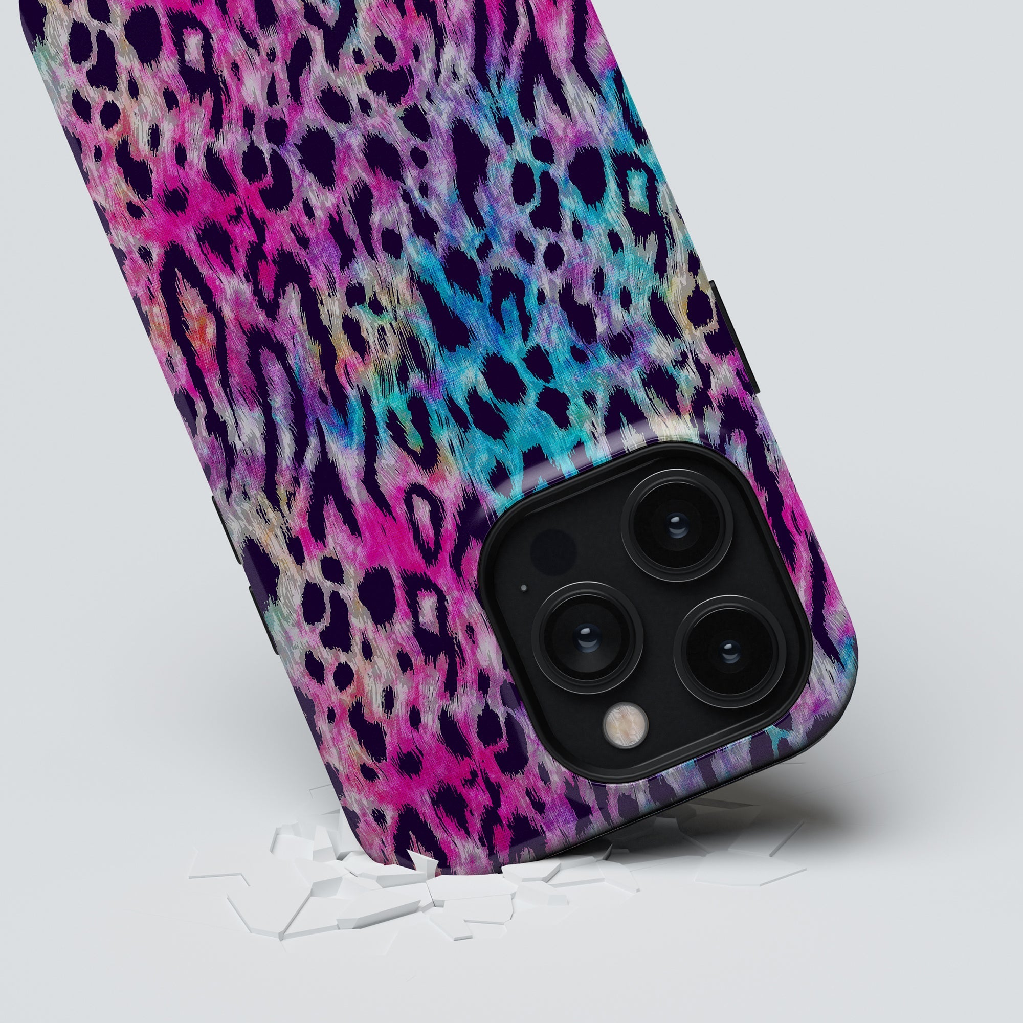 Roar Sweden presenterar Vibrant Fur - Tough fodral till iPhone 11, designat för att lägga till en touch av stil till din enhet. Denna skyddande mobilskal har ett färgglatt leopardtryck.